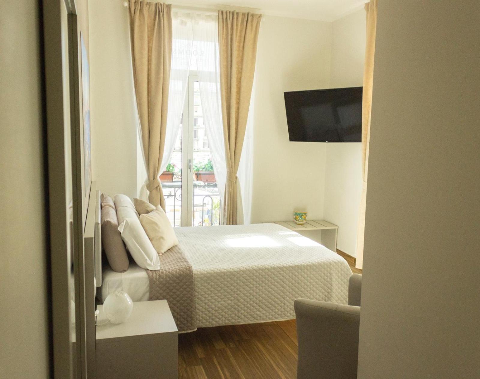 Rooms Stazione Centrale Наполи Стая снимка