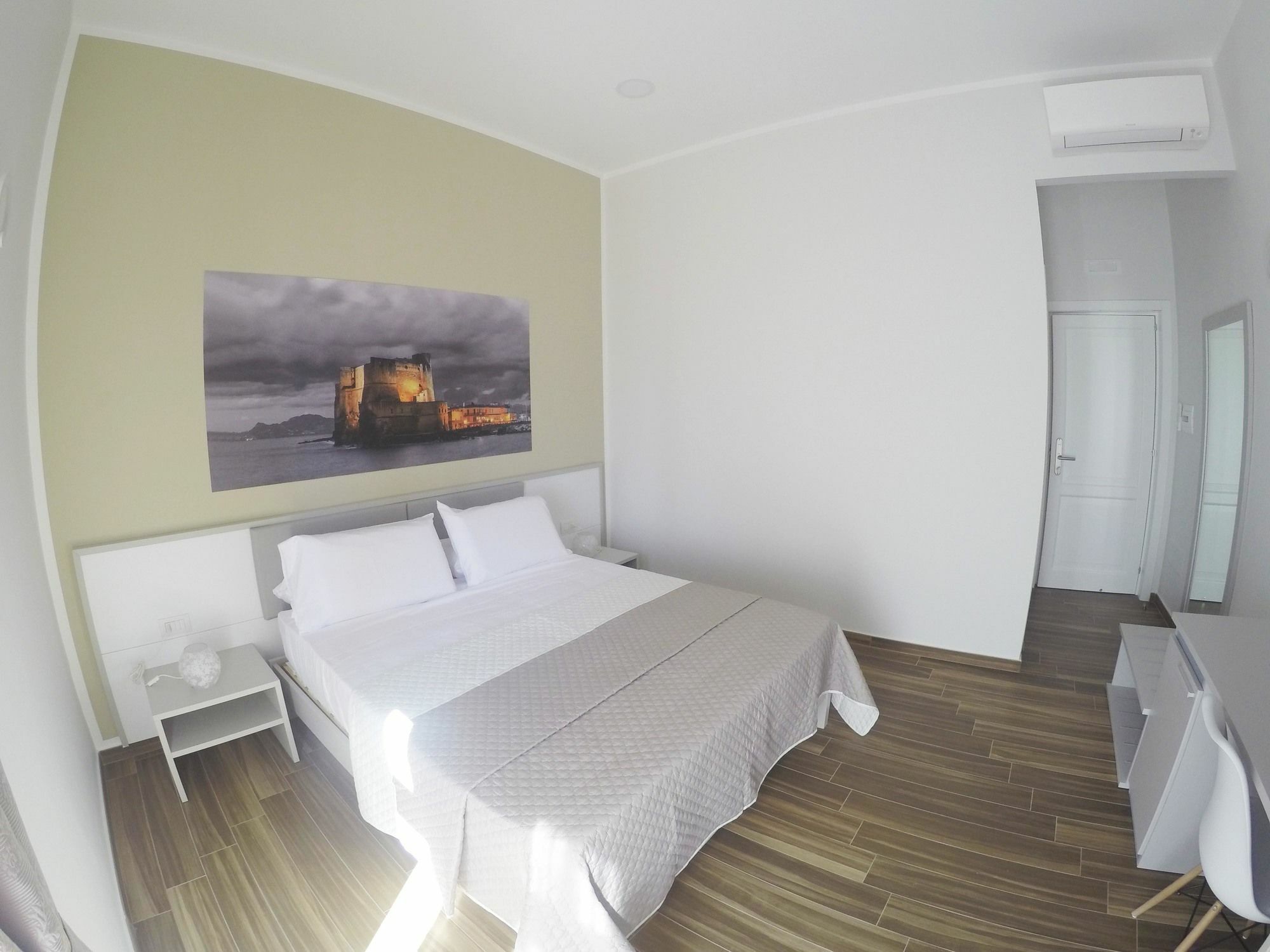 Rooms Stazione Centrale Наполи Екстериор снимка
