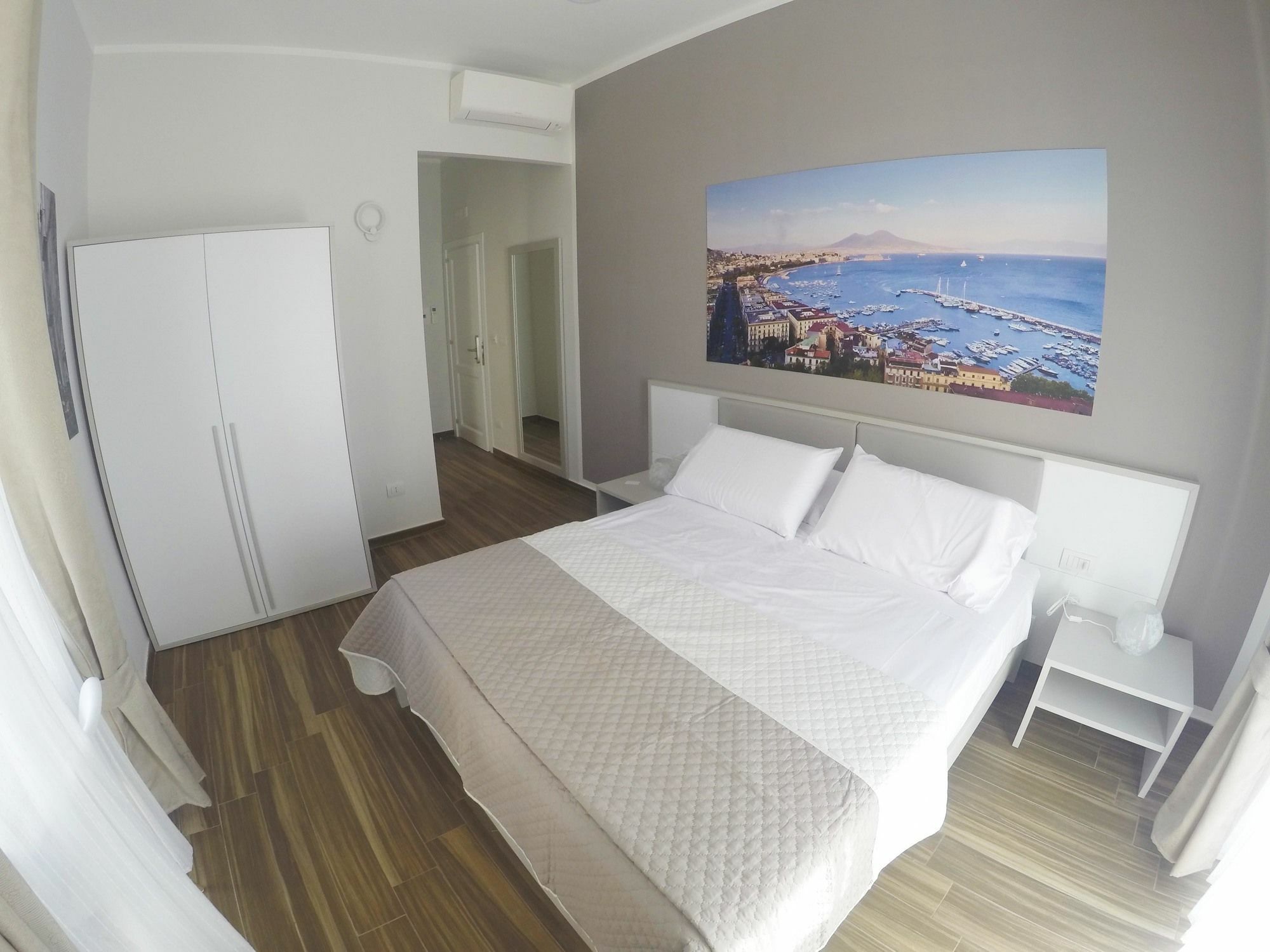 Rooms Stazione Centrale Наполи Екстериор снимка