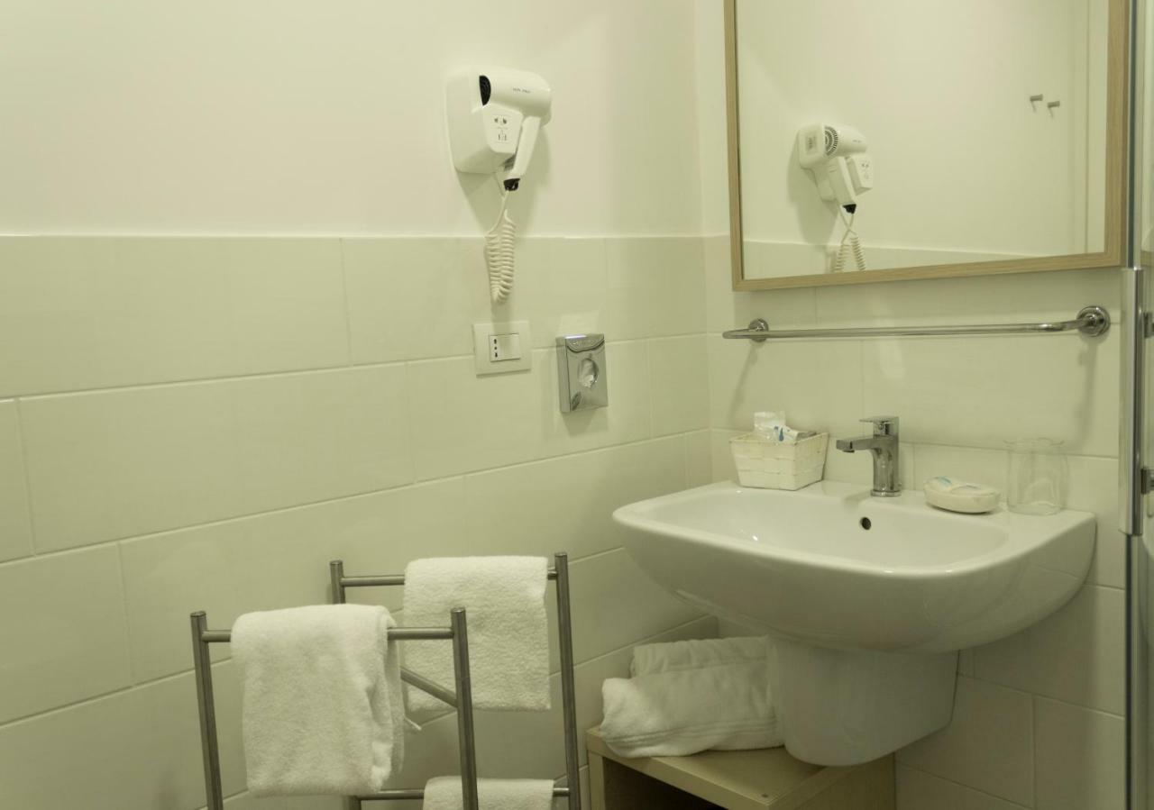 Rooms Stazione Centrale Наполи Екстериор снимка